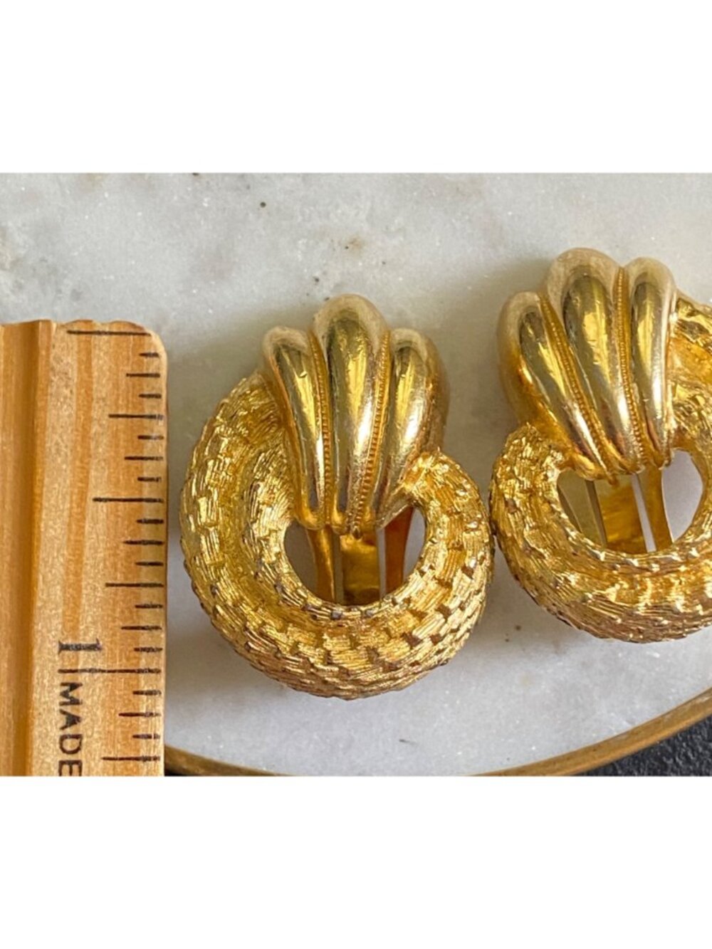 Christian Dior Vintage Gold-Tone Textured Clip-On Earrings - Picture 7 of 8